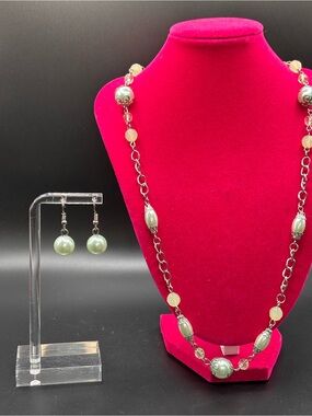 NWOT Pale Mint Green Pearl & bead Necklace and Earring Set